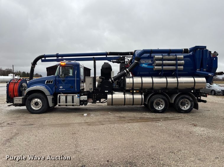 image for item EM5025 2014 Mack GU713  sewer jetter truck