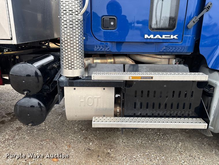 image for item EM5025 2014 Mack GU713  sewer jetter truck