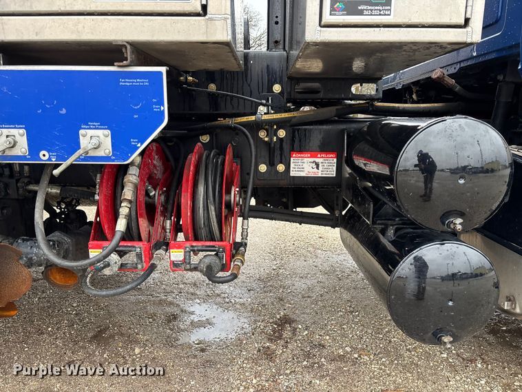 image for item EM5025 2014 Mack GU713  sewer jetter truck