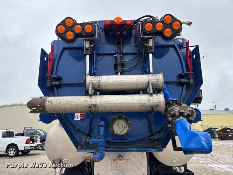 image for item EM5025 2014 Mack GU713  sewer jetter truck