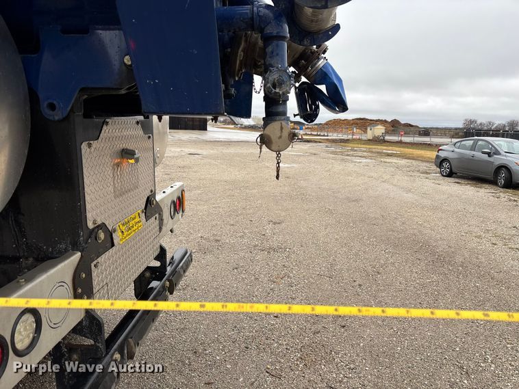 image for item EM5025 2014 Mack GU713  sewer jetter truck