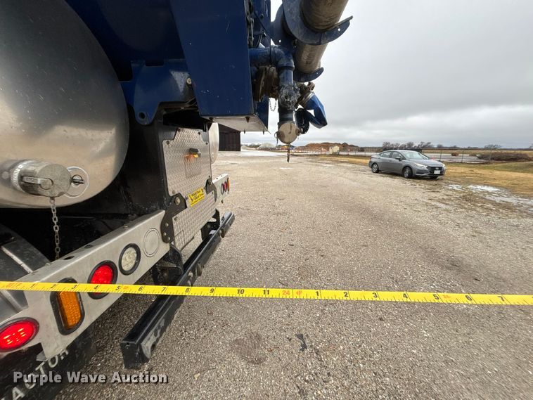 image for item EM5025 2014 Mack GU713  sewer jetter truck