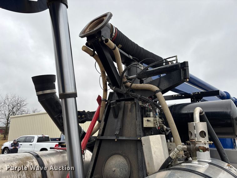 image for item EM5025 2014 Mack GU713  sewer jetter truck