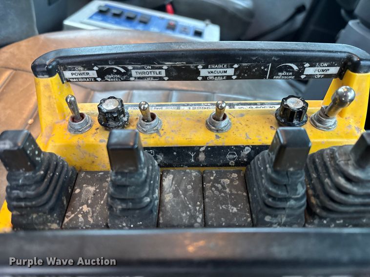 image for item EM5025 2014 Mack GU713  sewer jetter truck