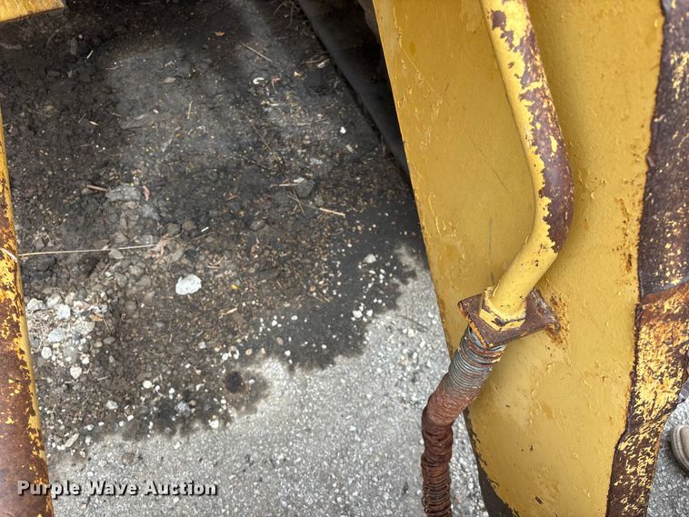 image for item EO4063 1982 Caterpillar 963 loader