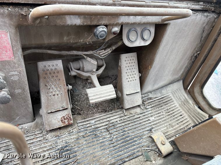 image for item EO4063 1982 Caterpillar 963 loader