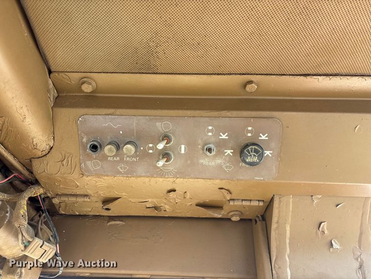 image for item EO4063 1982 Caterpillar 963 loader