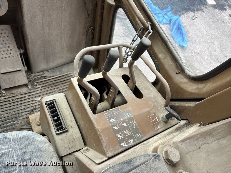 image for item EO4063 1982 Caterpillar 963 loader