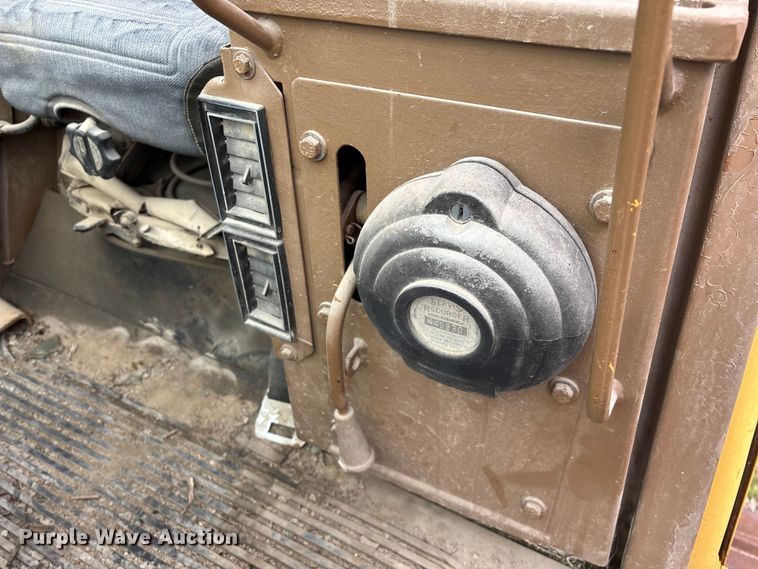 image for item EO4063 1982 Caterpillar 963 loader