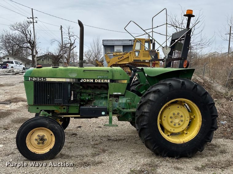 image for item EO4064 1989 John Deere 2355 tractor
