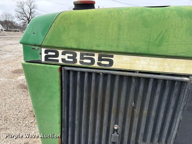 image for item EO4064 1989 John Deere 2355 tractor