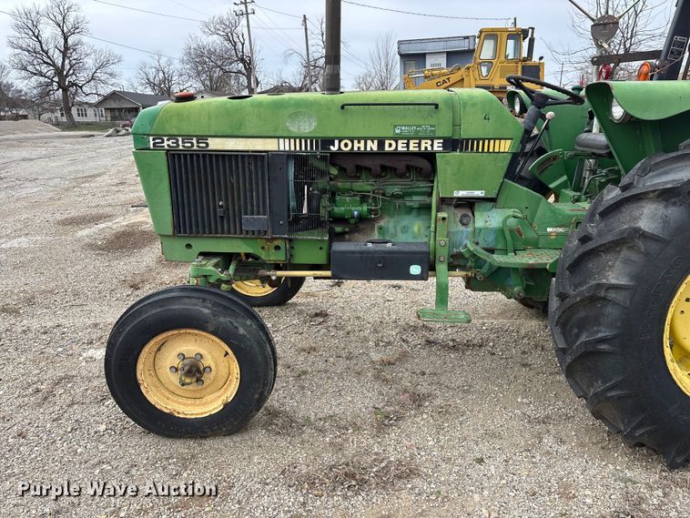 image for item EO4064 1989 John Deere 2355 tractor