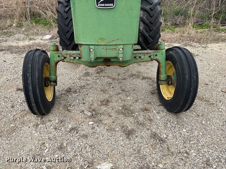 image for item EO4064 1989 John Deere 2355 tractor