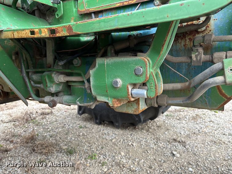 image for item EO4064 1989 John Deere 2355 tractor