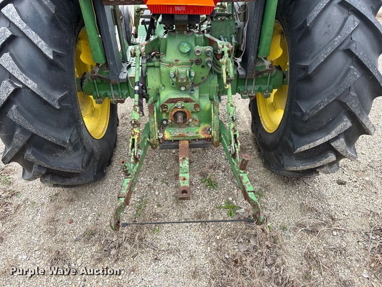 image for item EO4064 1989 John Deere 2355 tractor