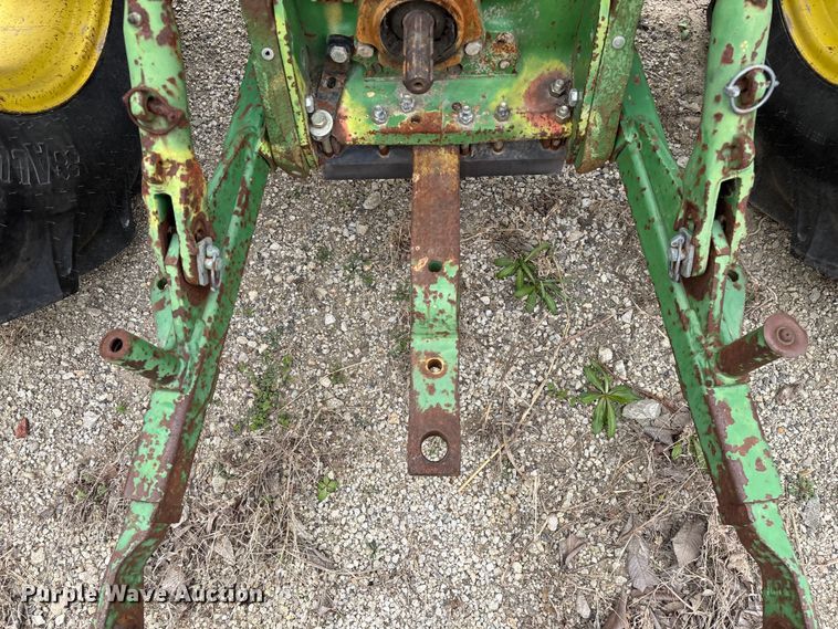 image for item EO4064 1989 John Deere 2355 tractor