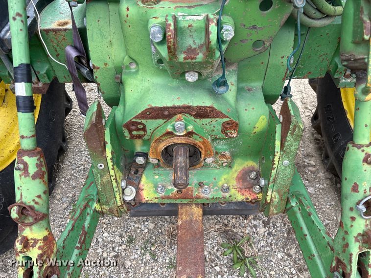 image for item EO4064 1989 John Deere 2355 tractor