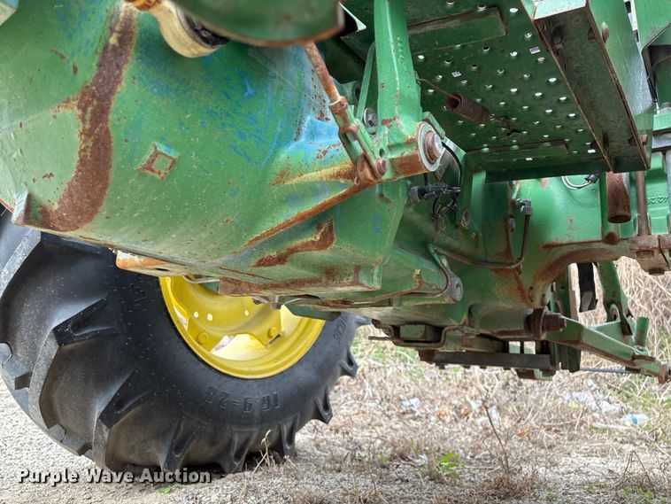 image for item EO4064 1989 John Deere 2355 tractor