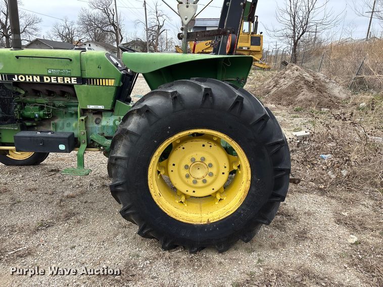 image for item EO4064 1989 John Deere 2355 tractor