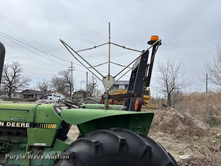 image for item EO4064 1989 John Deere 2355 tractor