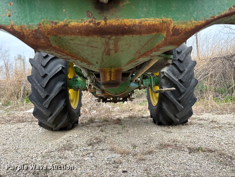 image for item EO4064 1989 John Deere 2355 tractor