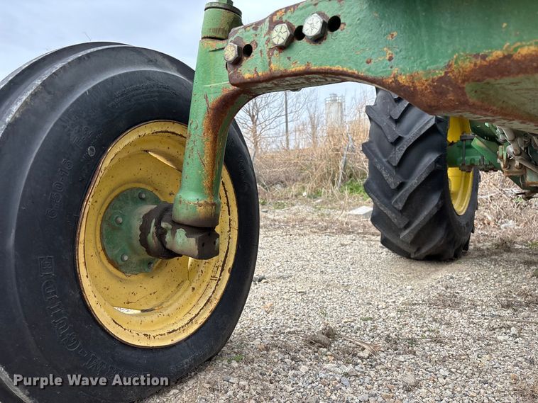 image for item EO4064 1989 John Deere 2355 tractor