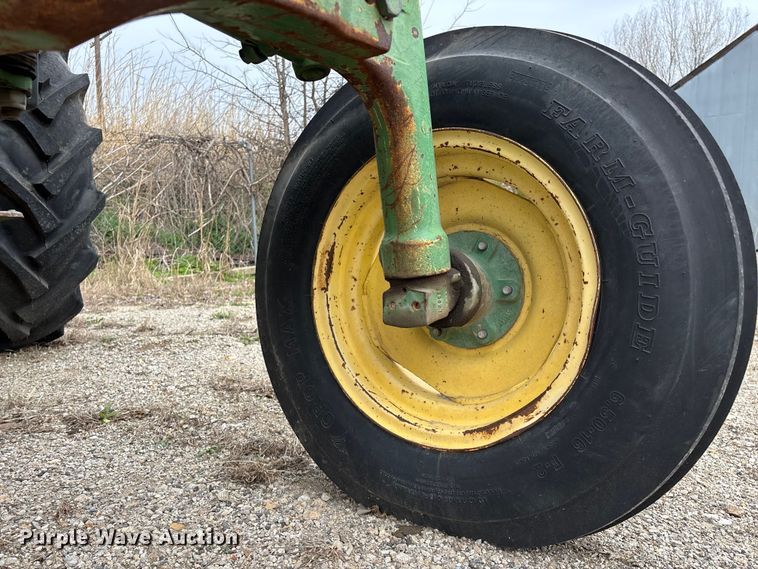 image for item EO4064 1989 John Deere 2355 tractor