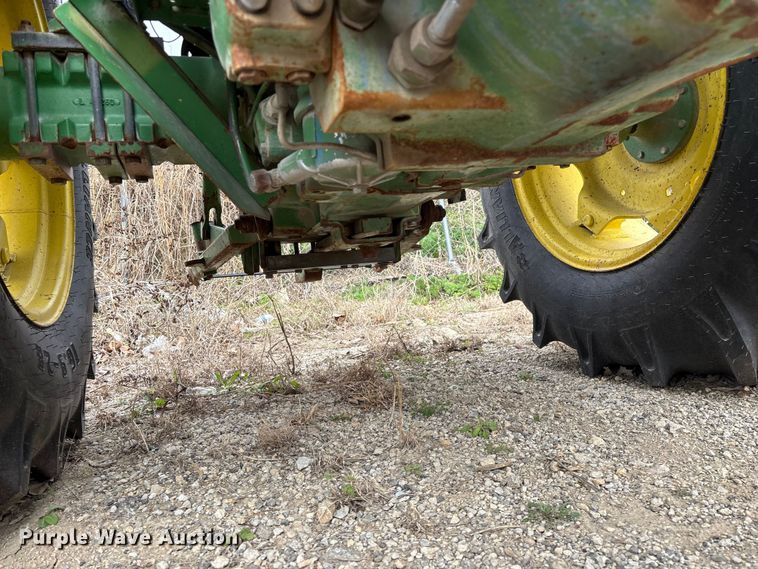 image for item EO4064 1989 John Deere 2355 tractor