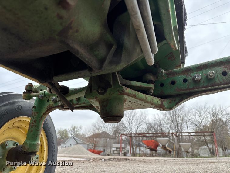 image for item EO4064 1989 John Deere 2355 tractor