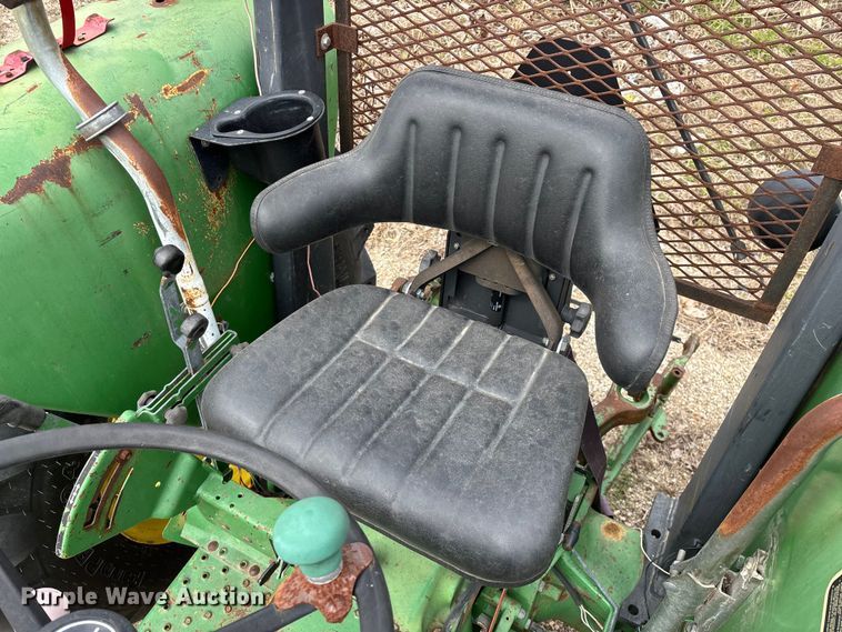 image for item EO4064 1989 John Deere 2355 tractor