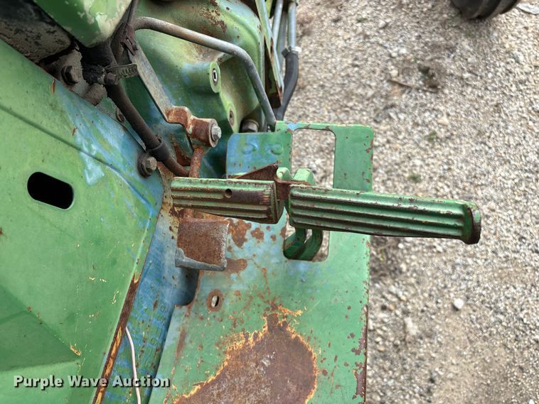 image for item EO4064 1989 John Deere 2355 tractor