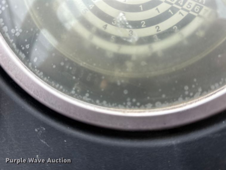 image for item EO4064 1989 John Deere 2355 tractor