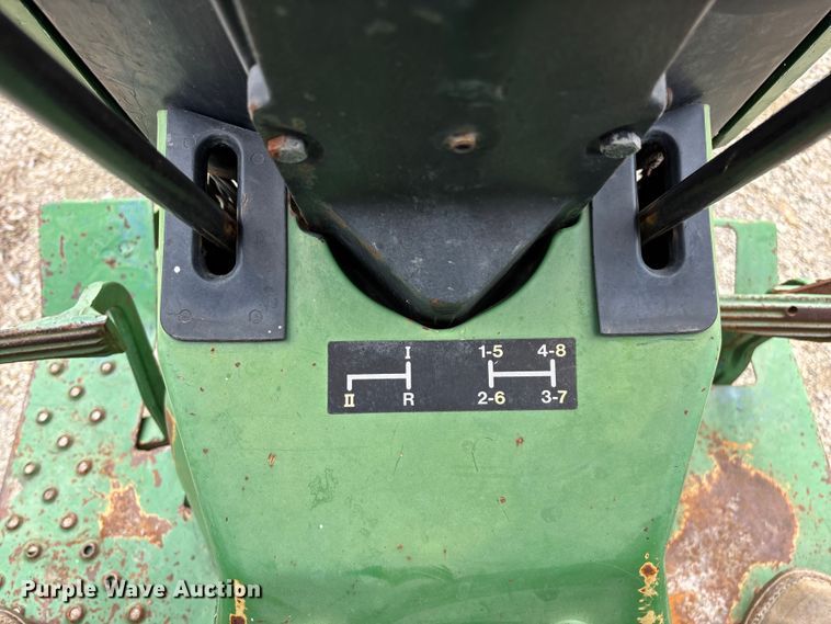 image for item EO4064 1989 John Deere 2355 tractor