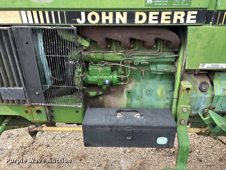 image for item EO4064 1989 John Deere 2355 tractor