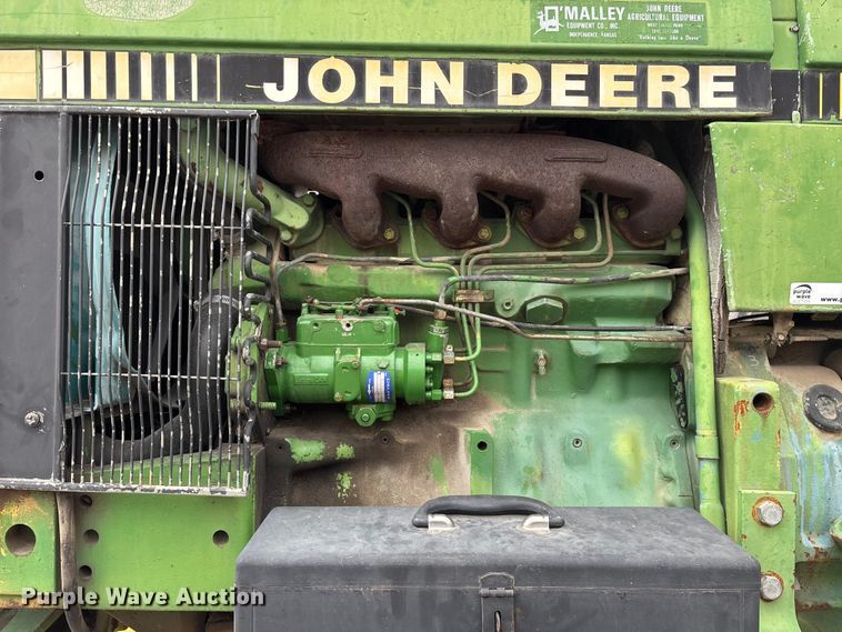 image for item EO4064 1989 John Deere 2355 tractor