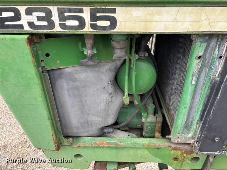 image for item EO4064 1989 John Deere 2355 tractor