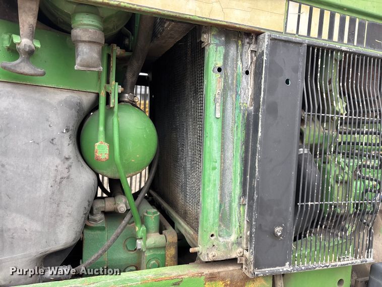 image for item EO4064 1989 John Deere 2355 tractor