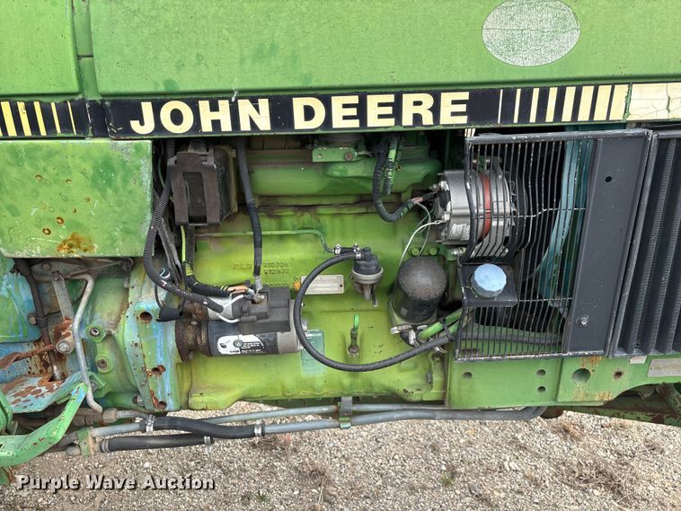 image for item EO4064 1989 John Deere 2355 tractor