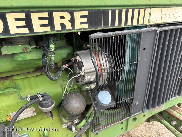 image for item EO4064 1989 John Deere 2355 tractor