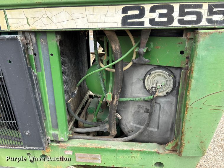 image for item EO4064 1989 John Deere 2355 tractor
