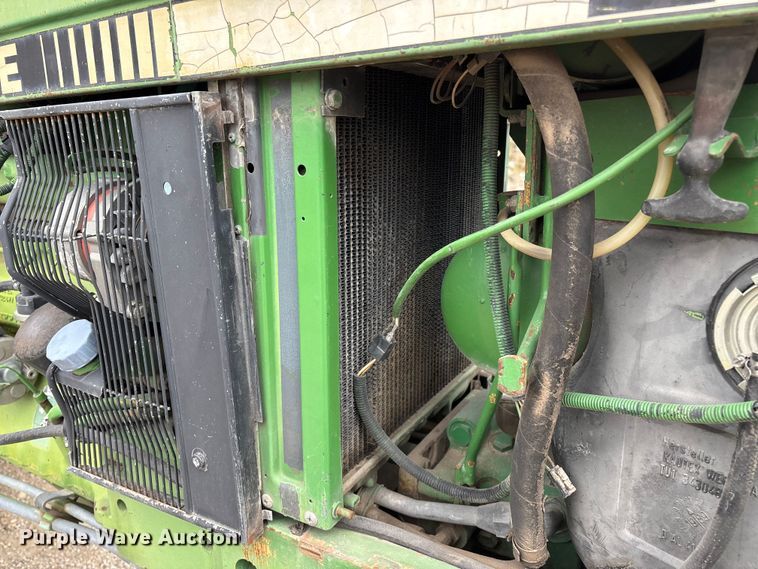 image for item EO4064 1989 John Deere 2355 tractor