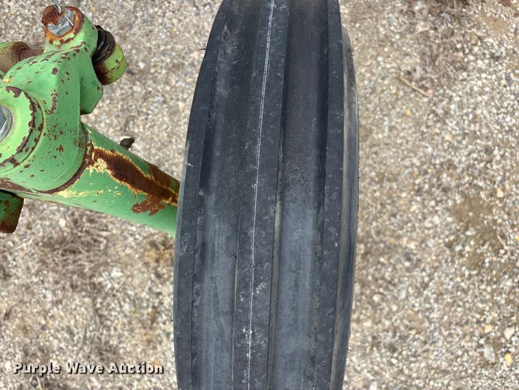 image for item EO4064 1989 John Deere 2355 tractor