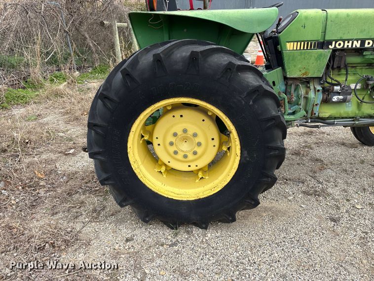 image for item EO4064 1989 John Deere 2355 tractor