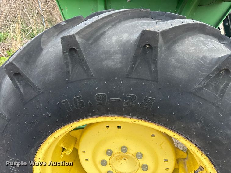 image for item EO4064 1989 John Deere 2355 tractor