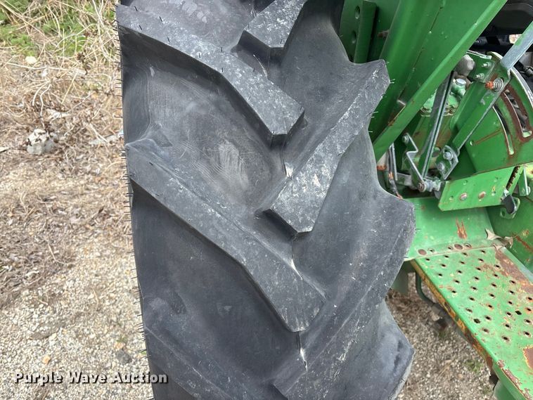 image for item EO4064 1989 John Deere 2355 tractor