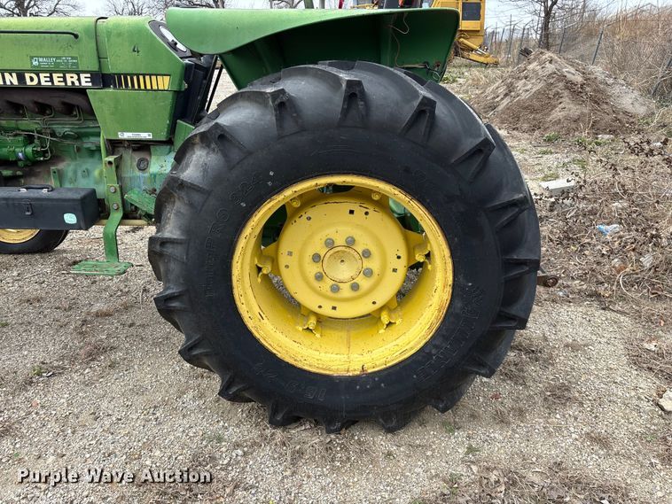 image for item EO4064 1989 John Deere 2355 tractor
