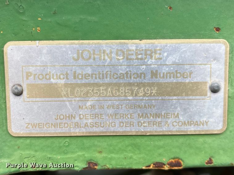 image for item EO4064 1989 John Deere 2355 tractor