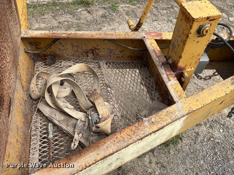 image for item EO4066 2002 Belshe  equipment trailer