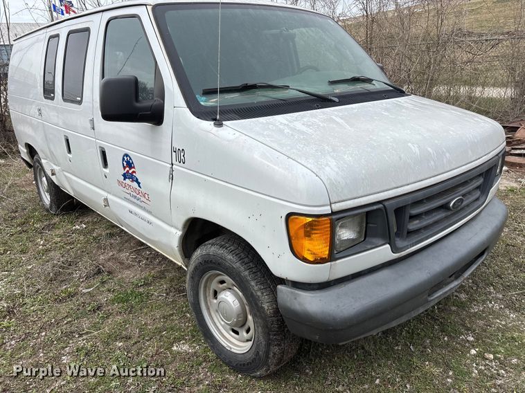 image for item EO4067 2005 Ford E150 van