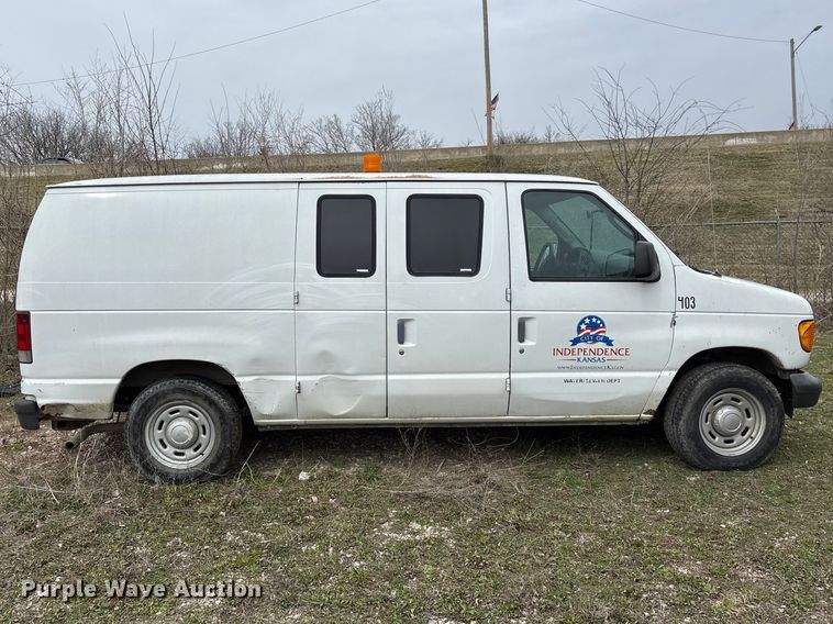 image for item EO4067 2005 Ford E150 van